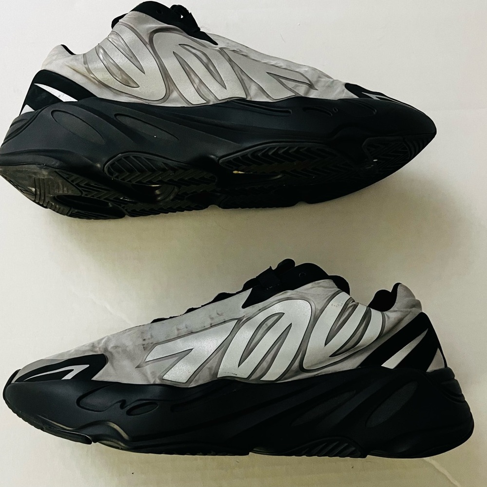 Men’s Yeezy Sneakers